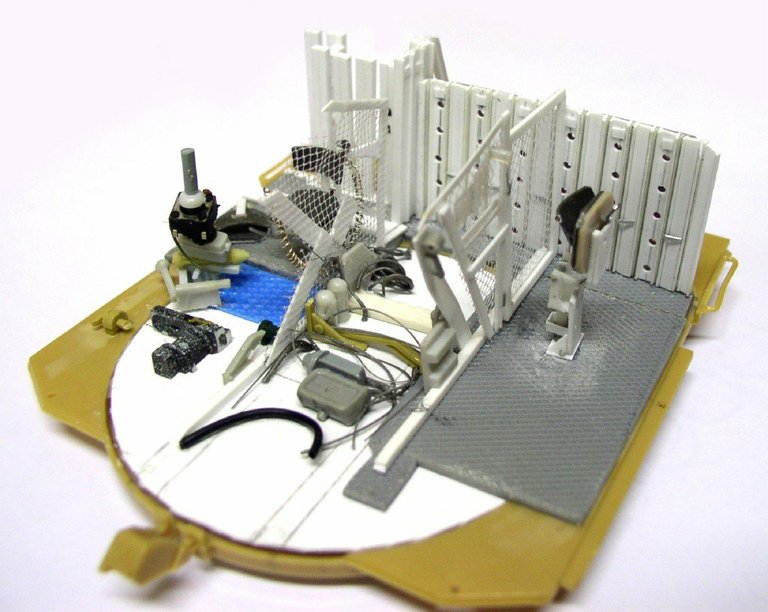 Maquette en construction de l'intérieur de tourelle de l'automoteur 155 AUF1 GCT