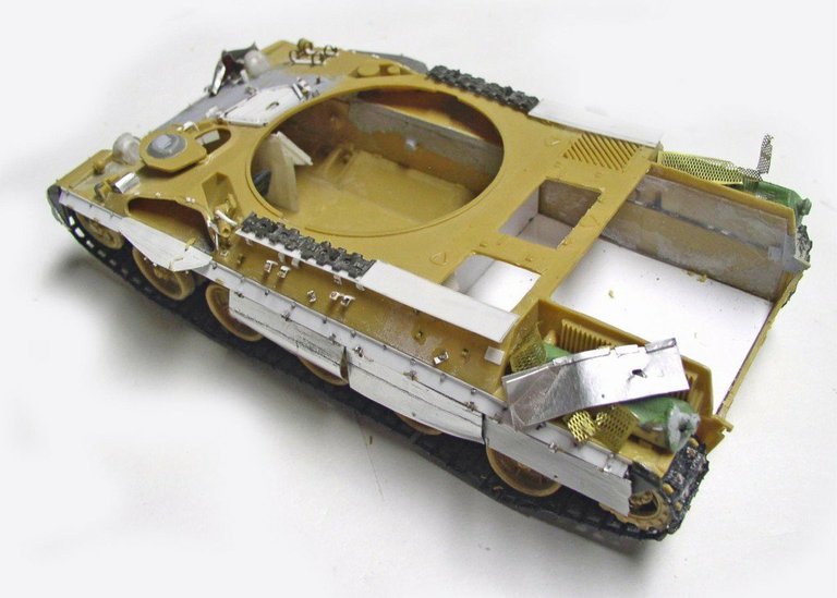 Maquette du châssis de l'automoteur 155 AUF1 GCT sans tourelle, avec chenilles et modifications en plasticard