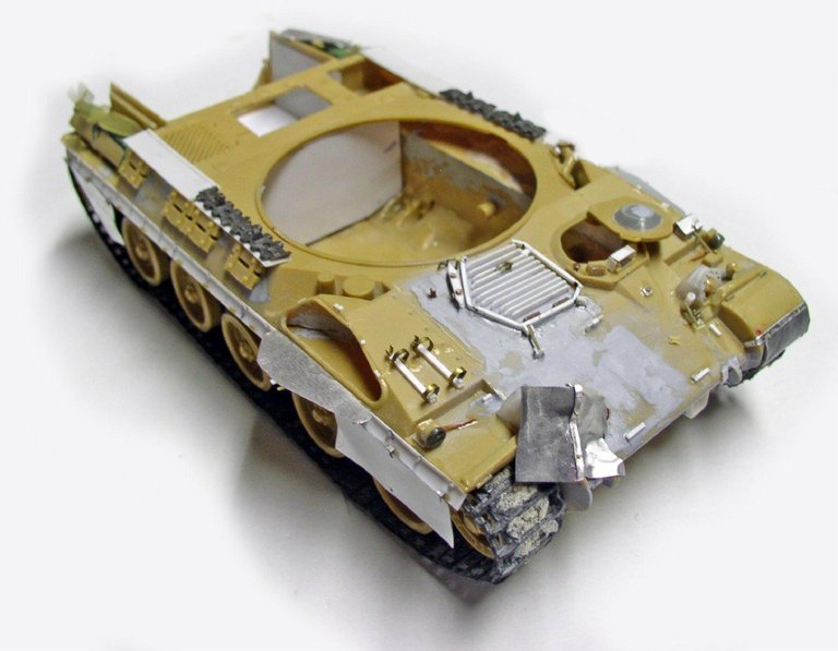 Châssis de maquette d'Automoteur 155 AUF1 GCT sans tourelle, modifications en métal sur la caisse