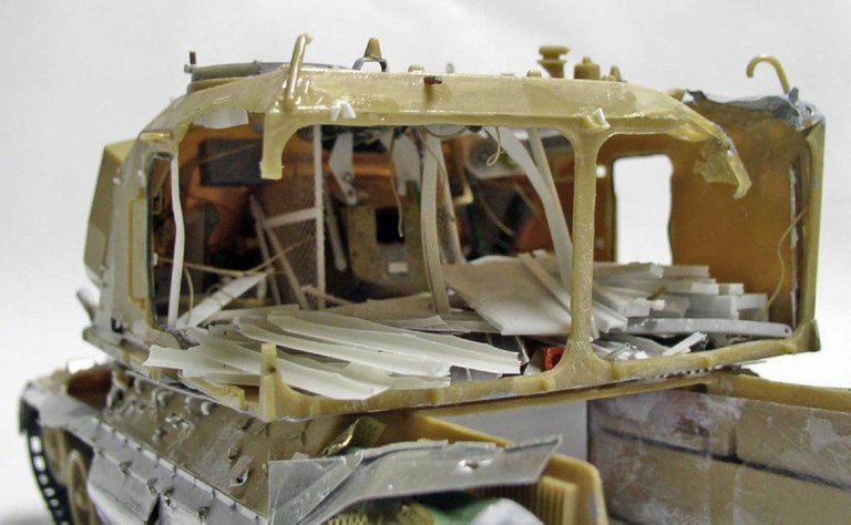 Maquette de l'automoteur 155 AUF1 GCT en construction, cabine et structure interne détaillées
