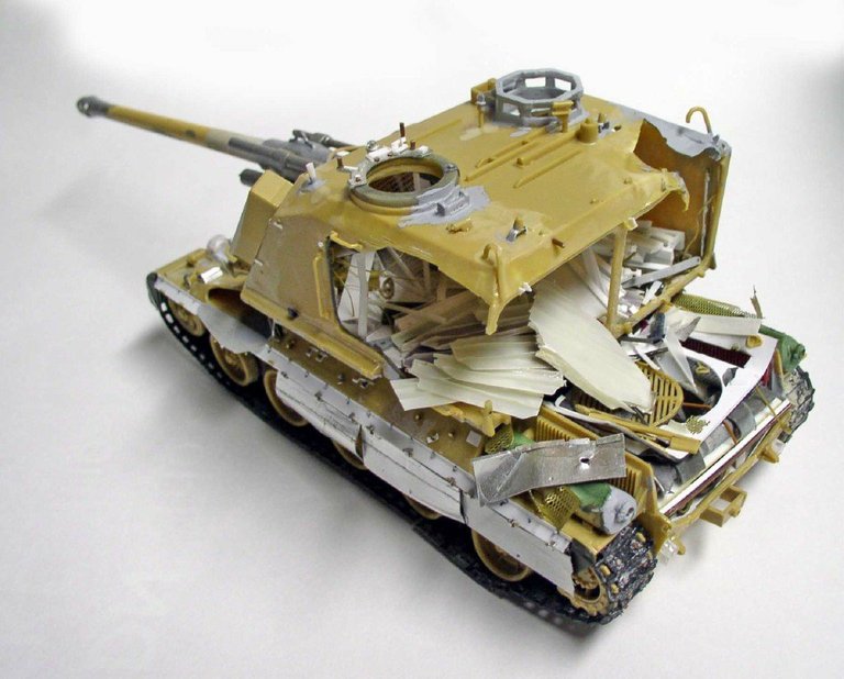 Maquette d'automoteur 155 AUF1 GCT couleur sable avec canon long, châssis chenillé et pièces photodécoupées