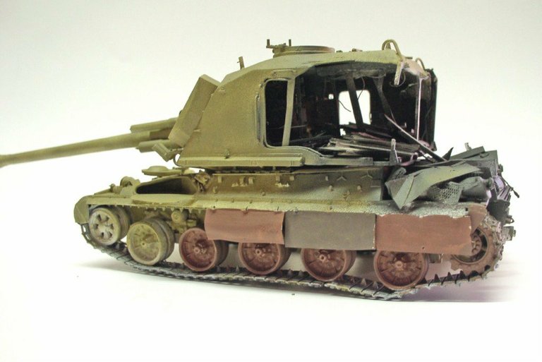 Maquette de l'automoteur 155 AUF1 GCT en cours de montage, vue latérale du châssis