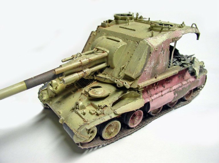 Maquette d'automoteur 155 AUF1 GCT vue de trois quarts avant, peinture vert et rose