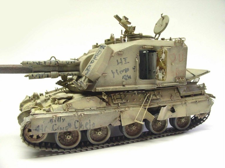Maquette d'automoteur 155 AUF1 GCT en livrée sable, vue de profil avec inscriptions