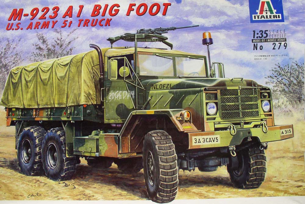 Boîte du kit Italiені au 1/35 du camion militaire M-923 A1 Big Foot camouflé