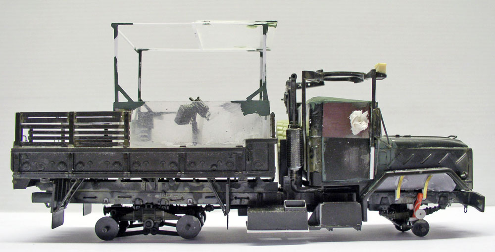 Maquette du camion militaire M923 Big Foot vue de profil avec cabine et plateau