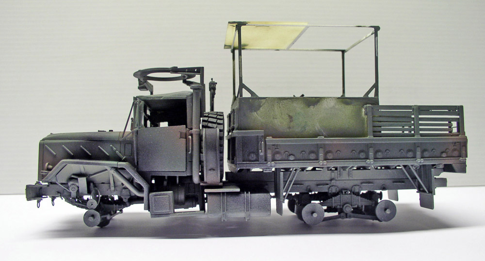 Maquette du camion militaire M923 Big Foot vue de profil avec préombrage gris