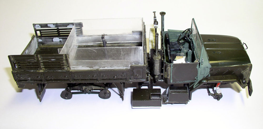 Maquette du camion militaire M923 Big Foot vert vue de dessus, benne et cabine ouverte