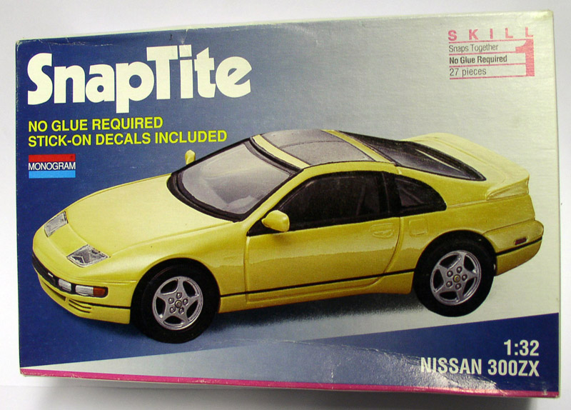Boîte de maquette SnapTite Monogram d'une Nissan 300ZX jaune à l'échelle 1/32