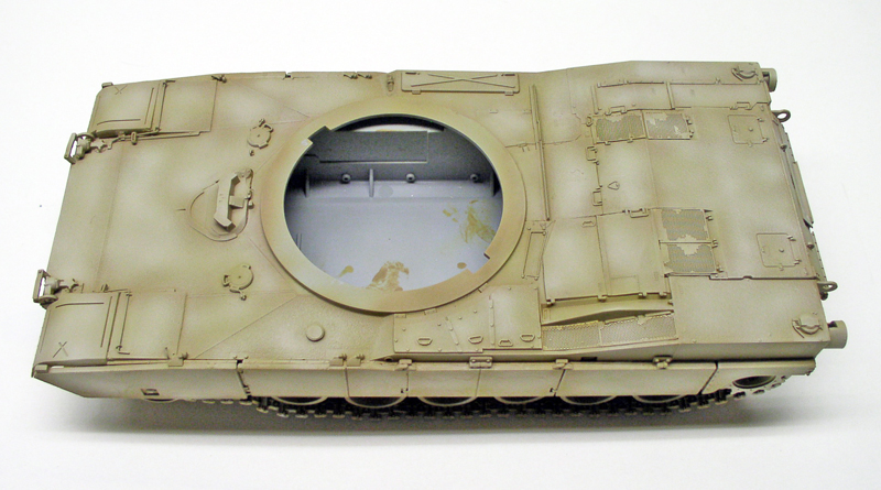 Maquette de char Abrams M1 A1 vue de dessus, châssis peint en sable sans tourelle