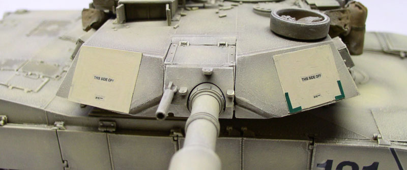 Vue rapprochée de la tourelle et du canon de la maquette Abrams M1 A1