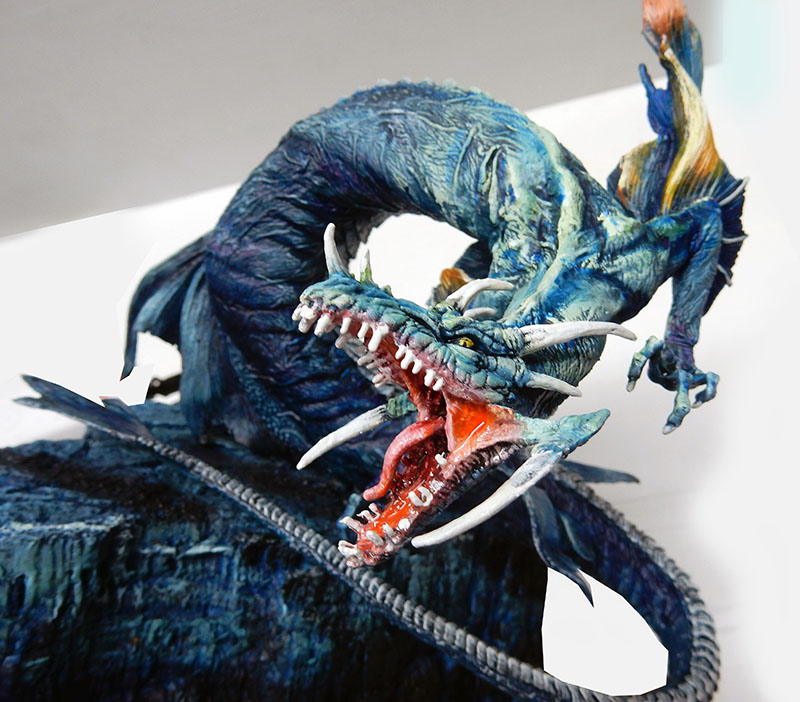 Maquette de créature marine tentaculaire bleue à gueule ouverte et crocs, échelle 1/72ième