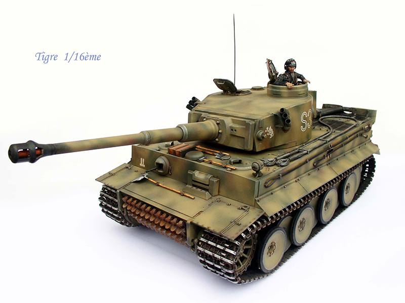 Maquette de char Tigre à l'échelle 1/16 patinée à l'aérographe avec figurine de tankiste