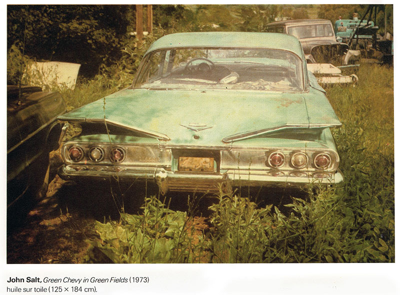 Peinture hyperréaliste de John Salt : Chevrolet vert d'eau abandonnée dans les herbes hautes