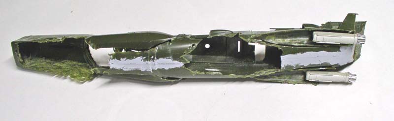Coque de la maquette de l'Arcadia en cours de montage avec apprêt et peinture verte