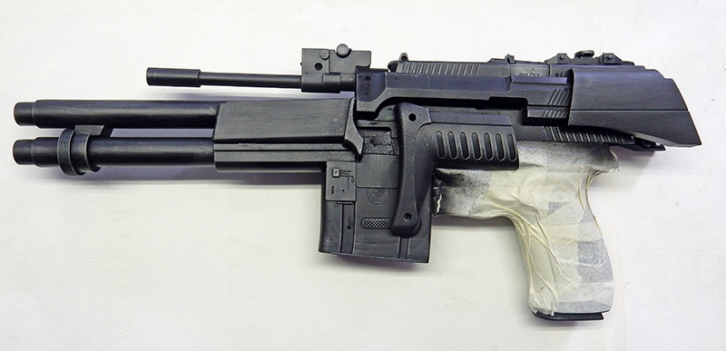 Pistolet mitrailleur de cosplay peint en noir avec poignée masquée pour la peinture