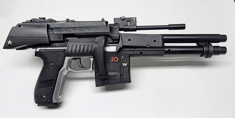 Réplique d'arme de cosplay façon pistolet futuriste noir avec étoile, viseur et chargeur
