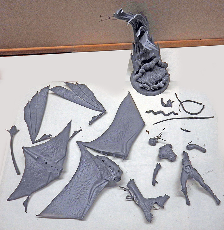 Pièces grises en résine d'une maquette de créature ailée Avatar 2 avec socle, non assemblées