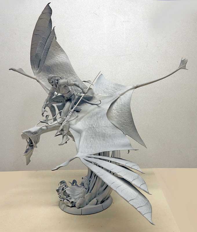 Maquette non peinte d'un Na'vi chevauchant une créature ailée Banshee en vol