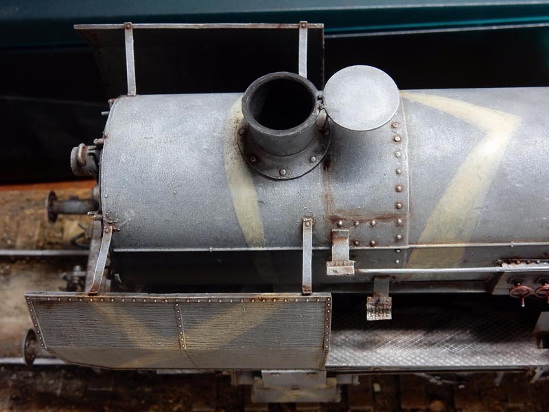 Détail de la chaudière et de la cheminée d'une maquette de locomotive BR52 patinée en gris