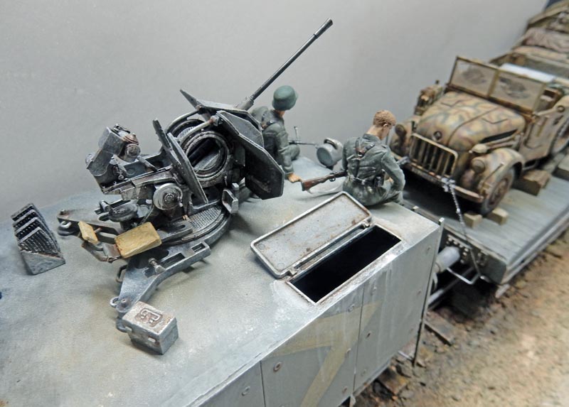 Maquette BR52 avec canon antiaérien Flak, deux soldats et camion sur wagon plat