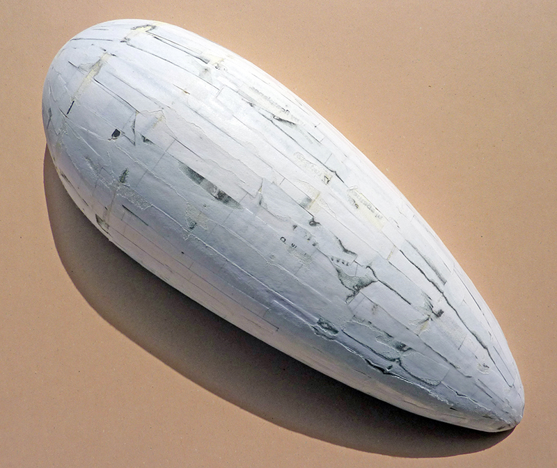 Maquette d'enveloppe de ballon dirigeable 1917 en cours de construction, coque allongée gris clair