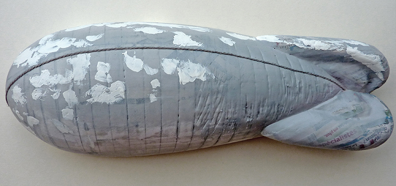 Maquette d'enveloppe de ballon dirigeable 1917 en papier mâché gris avec empennage arrière
