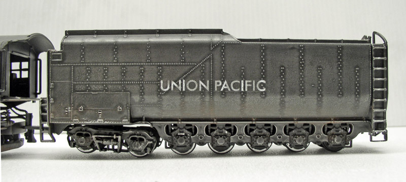Tender de la locomotive Big Boy Union Pacific, maquette grise patinée vue de profil