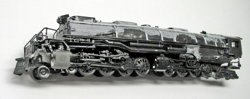 Maquette de locomotive à vapeur Big Boy en métal nu, vue de profil