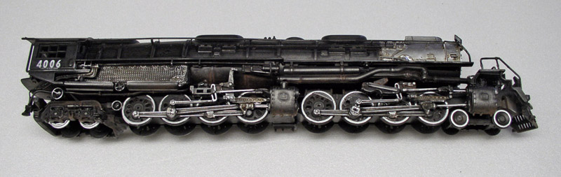 Maquette de locomotive à vapeur Big Boy 4006 vue de profil avec patine vieillie