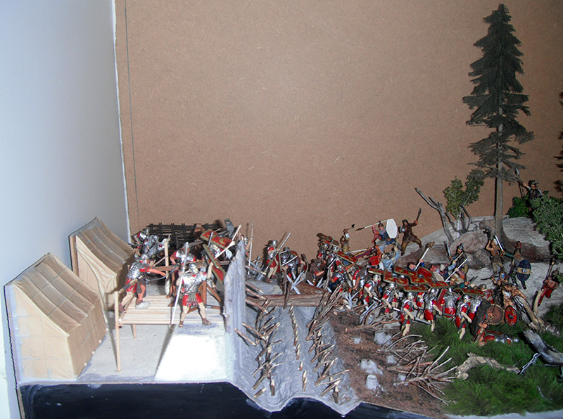 Diorama de bataille opposant légionnaires romains et guerriers gaulois devant un camp fortifié