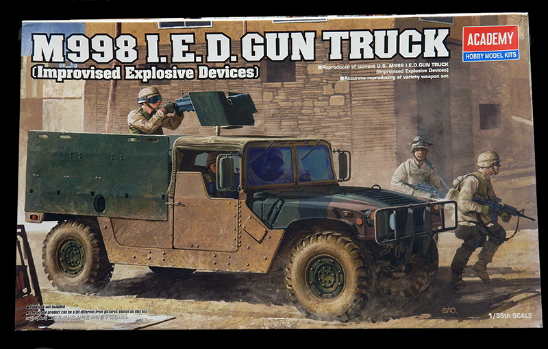 Boîte de maquette Academy du gun truck M998 avec soldats américains au combat