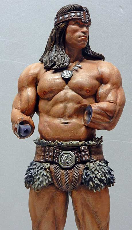 Buste musclé de la maquette Conan torse nu avec bandeau, médaillon et ceinture, bras non assemblés