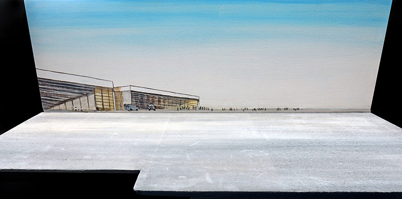 Diorama de piste d'aéroport avec hangar peint en arrière-plan et tarmac clair