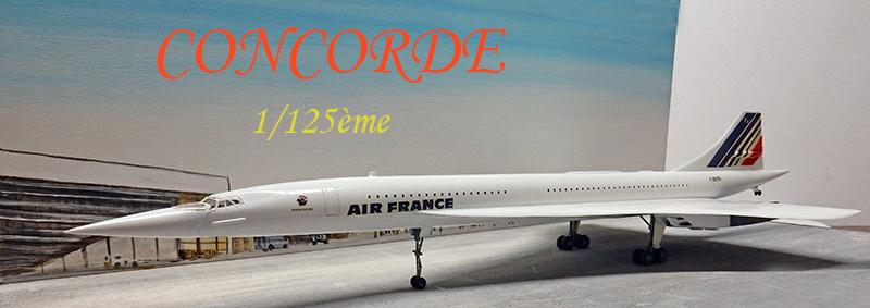 Maquette du Concorde Air France à l'échelle 1/125ème posée sur un socle
