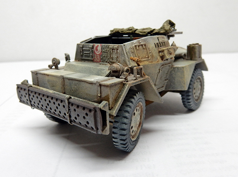 Maquette de voiture blindée britannique Daimler Dingo en livrée sable du désert