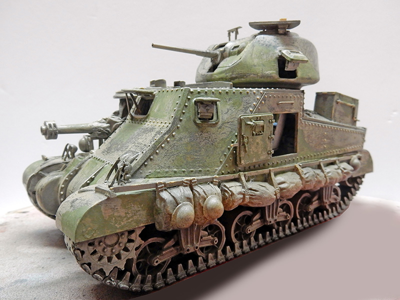 Maquette de char américain M3 Lee vert vieilli avec ses deux canons à la bataille de Gazala