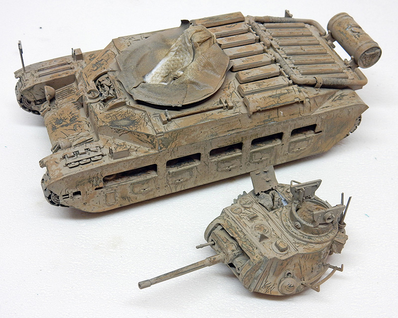 Maquette de char britannique Matilda sablé, caisse et tourelle séparées, patine sable du désert