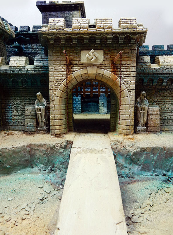 Diorama du portail fortifié de Die Burg 1945, pont-levis, statues et douves asséchées