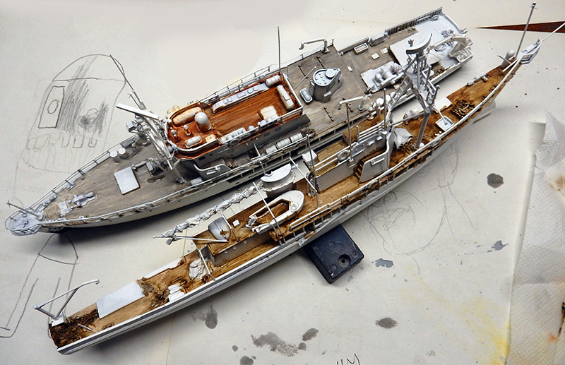 Maquette du navire Calypso en construction avec pont en bois détaillé et superstructures pour diorama Cousteau