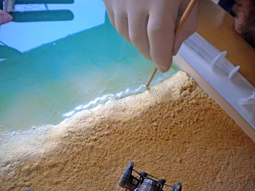 Application au cure-dent de l'écume blanche le long du rivage de sable
