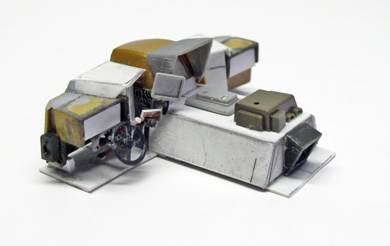 Maquette du Rover 01 Prometheus en construction, détails de carrosserie blanche et ocre assemblés