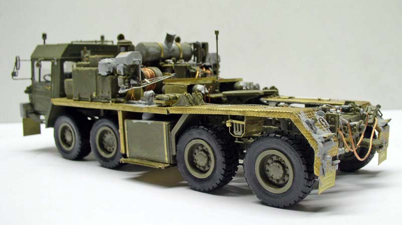 Maquette de camion militaire Faun SLT 56 vert à huit roues, plateau arrière détaillé