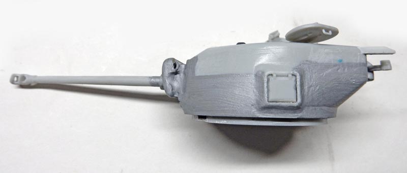 Tourelle de char Sherman Fury maquette gris apprêt avec canon et trappe latérale