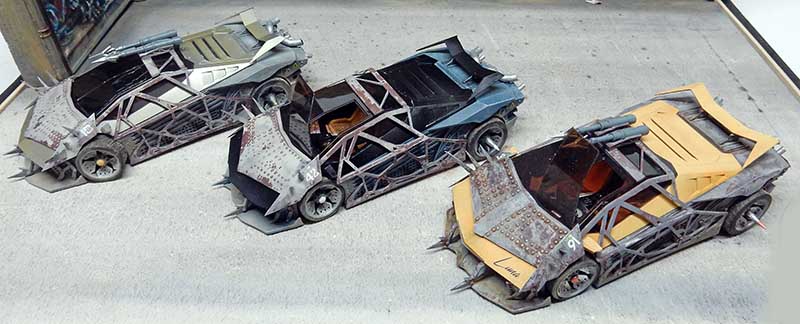 Trois maquettes de voitures futuristes blindées à pointes du sujet Future Cop 01