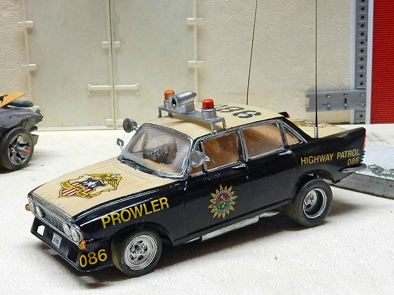 Maquette de voiture de police Highway Patrol Prowler 086 noire et beige avec gyrophares