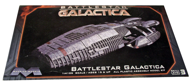 Boîte de la maquette Battlestar Galactica de Moebius Models à l'échelle 1/4105