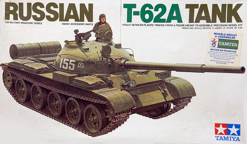 Boîte du kit Tamiya au 1/35 du char russe T-62A, illustration peinte du blindé