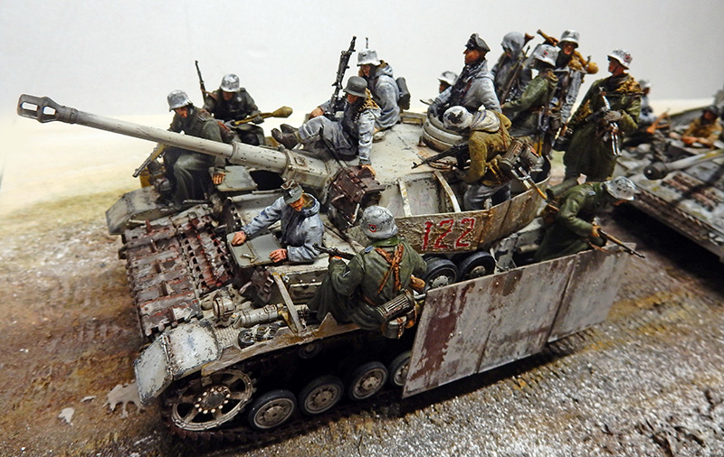 Maquette de canon d'assaut allemand numéro 122 transportant des soldats en hiver