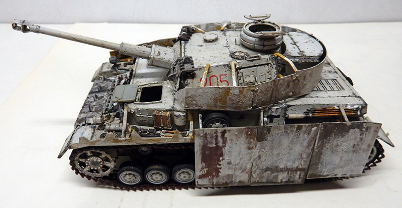 Maquette de char Panzer IV allemand camouflage hivernal blanc numéro 205 patiné
